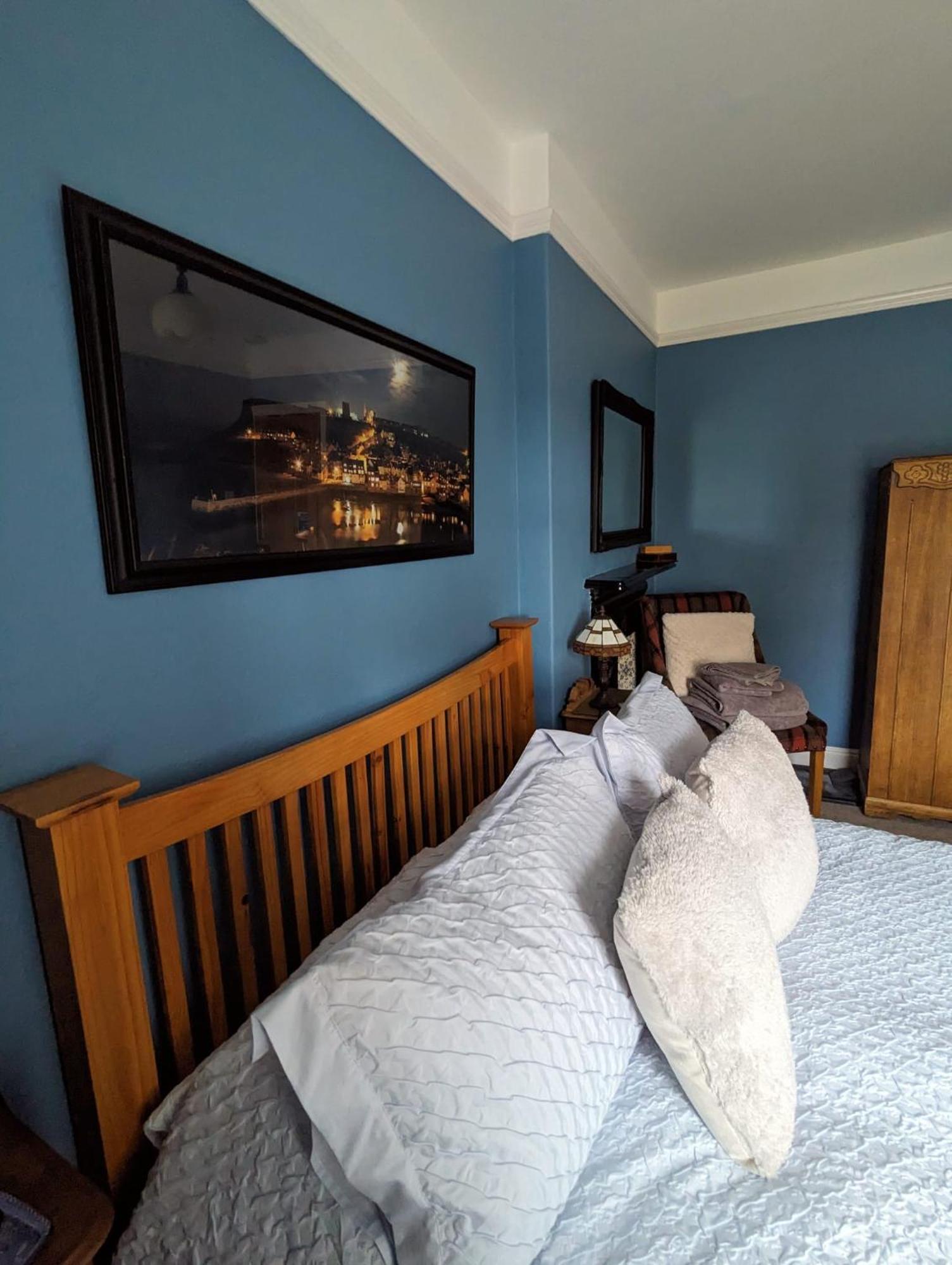 Bed and Breakfast Number 18 Вітбі Екстер'єр фото