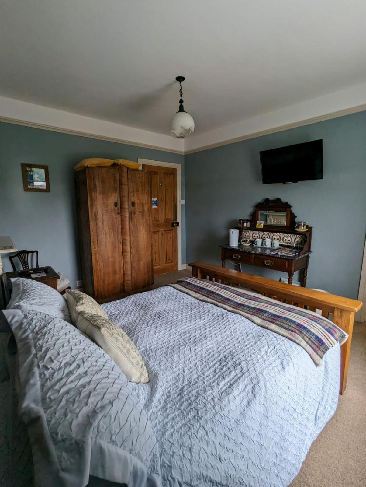 Bed and Breakfast Number 18 Вітбі Екстер'єр фото